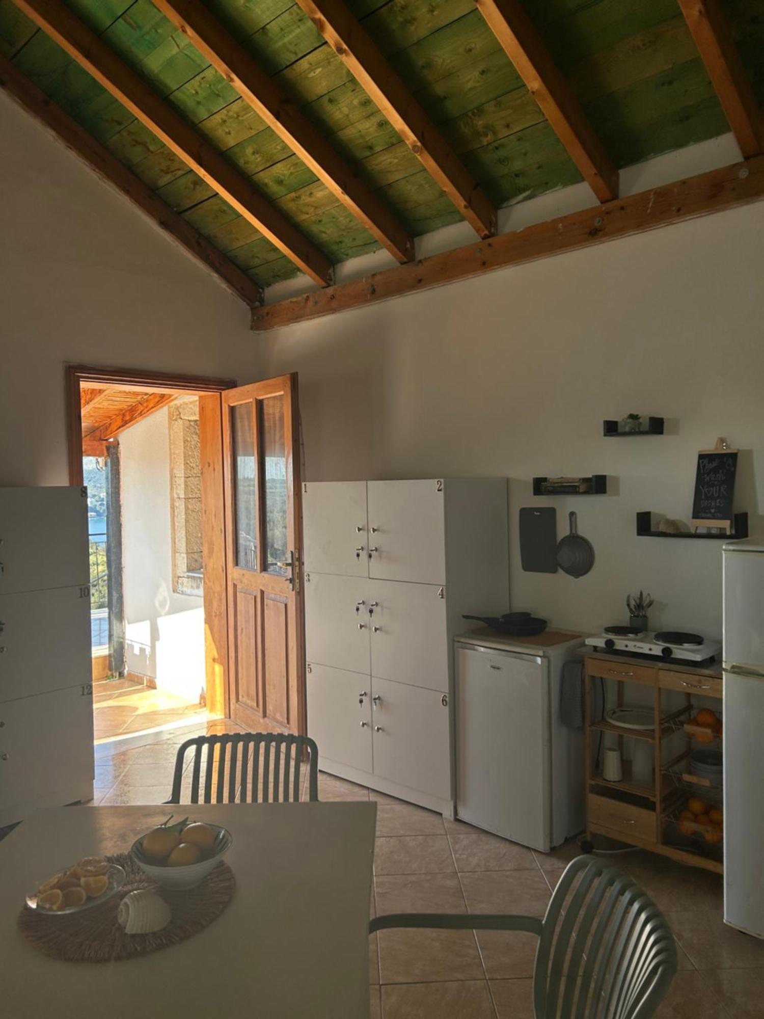 Hostel On The Hill - By Filikuri Beach Himare Exterior photo